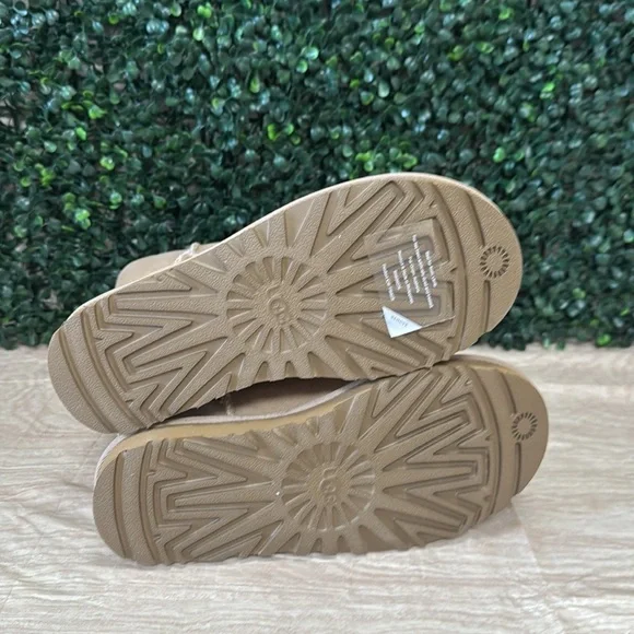 UGG Classic Short II - W5 - Picture 7 of 8